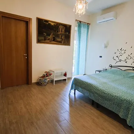 Alojamento de Acomodação e Pequeno-almoço Marisella 3*